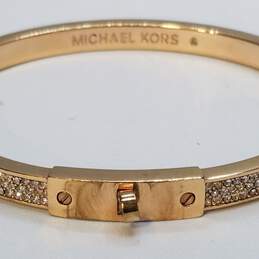 Michael Kors Gold Tone Crystal Hinged Bangle 7 5/8inch Bracelet 23.0g alternative image