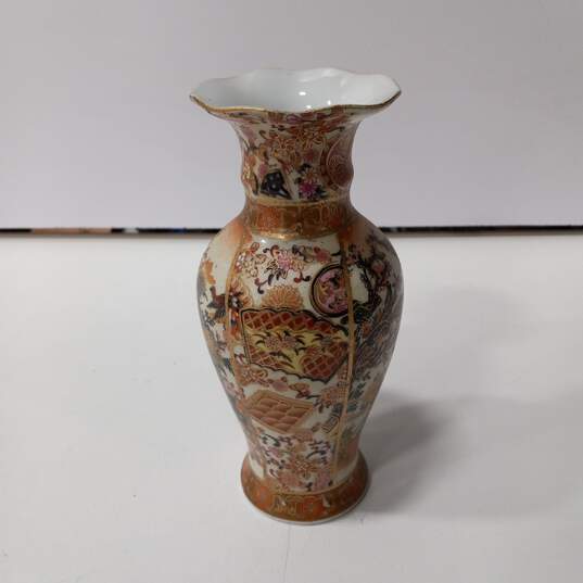 Eastern Porcelain Vase image number 3