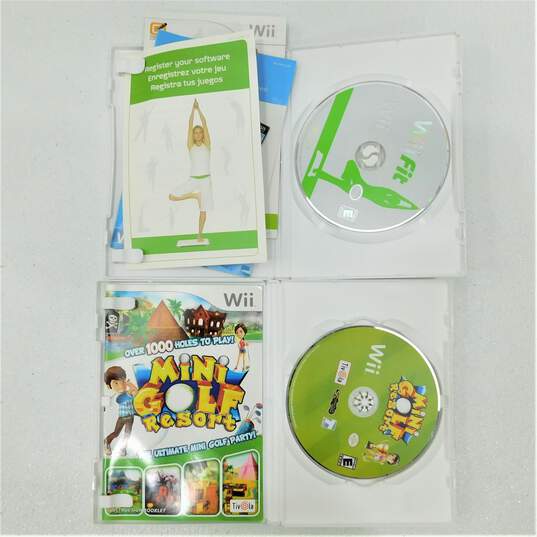 Nintendo Wii With 2 Games Including Mini Golf Resort image number 12