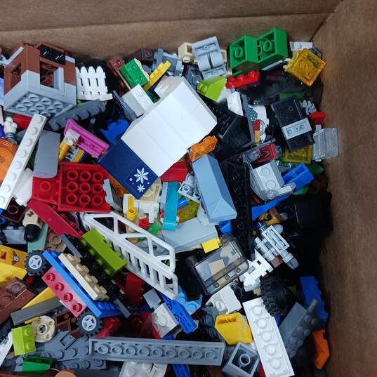 7.7 lbs. of Assorted LEGO Building Blocks image number 3