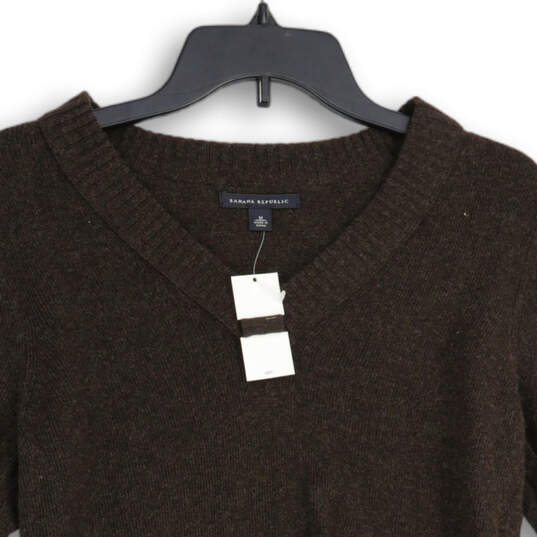 NWT Womens Brown Tight Knit Long Sleeve V Neck Pullover Sweater Size M image number 3