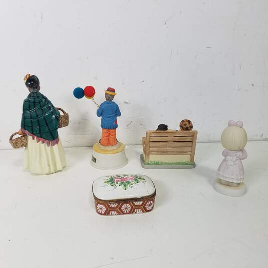 Ceramic Collectables Lot of 5 Assorted Shelf Figurines image number 9