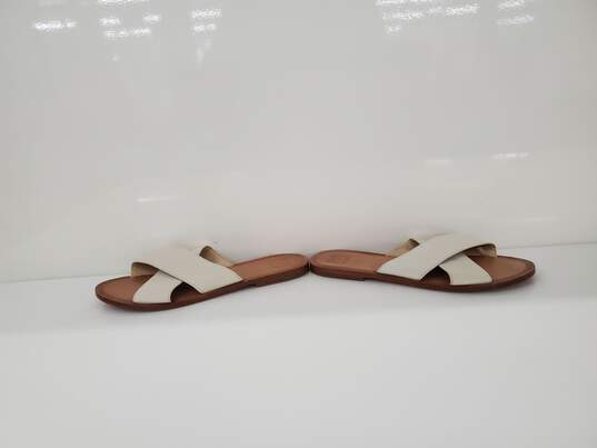Women Frye Ruth Criss Cross Leather Flat Sandals Size-8.5 Used image number 4