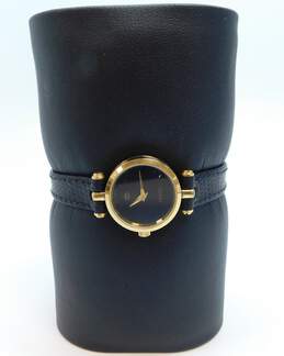 Ladies Vintage Gucci Classic Gold Tone & Black Leather Strap Swiss Watch 13.4g
