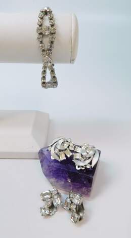 Lisner & Vintage Silvertone Clear & Aurora Borealis Crystal Beaded Necklace Icy Rhinestone Cluster Clip On Earrings Bracelet & Fur Clip 61.2g alternative image