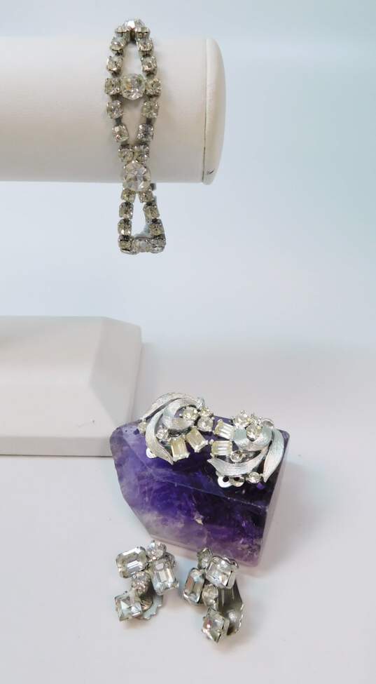 Lisner & Vintage Silvertone Clear & Aurora Borealis Crystal Beaded Necklace Icy Rhinestone Cluster Clip On Earrings Bracelet & Fur Clip 61.2g image number 2