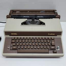 VTG Royal Business Machines Royal Academy Typewriter with Case Untested P/R alternative image
