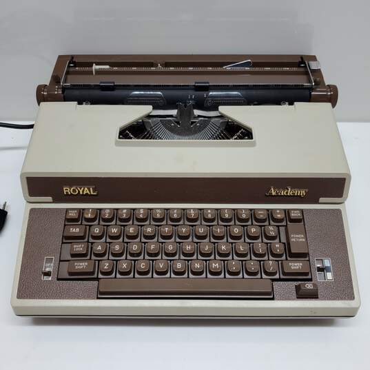 VTG Royal Business Machines Royal Academy Typewriter with Case Untested P/R image number 2