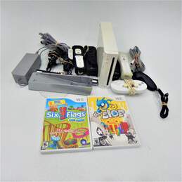 Nintendo Wii W/ Four Controllers De Blob