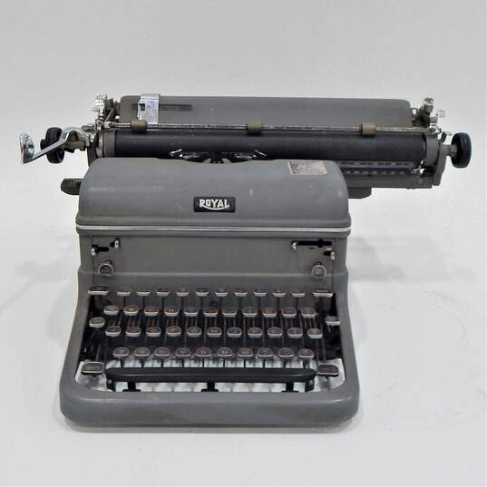 Vintage Royal KMG Desktop Typewriter image number 1