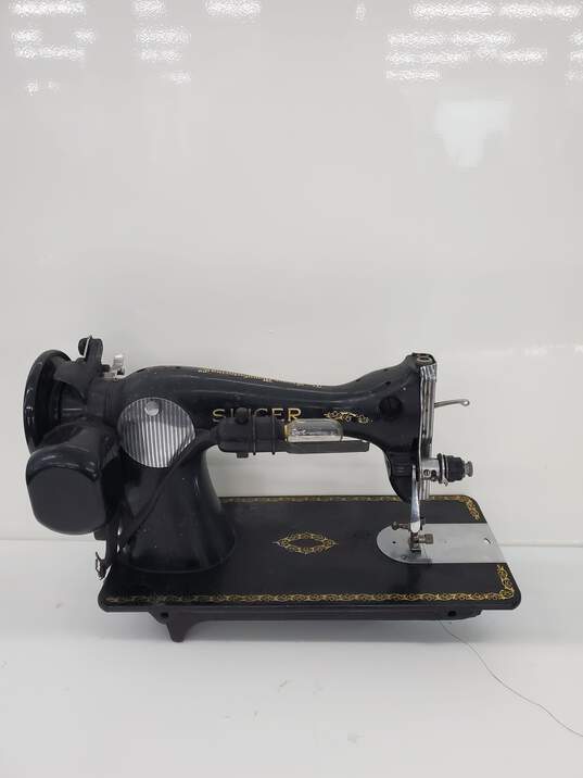 VTG Singer Sewing Machine for parts/repair image number 1