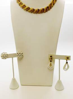 Vintage Crown Trifari & Kramer Gold Tone Brushed Necklace & Clip On Earrings 73g