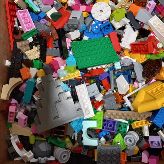 8lbs of Assorted Lego Building Blocks image number 4