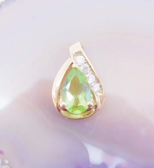 10k Yellow Gold Clear & Green Cubic Zirconia Pendant 1.2g image number 1
