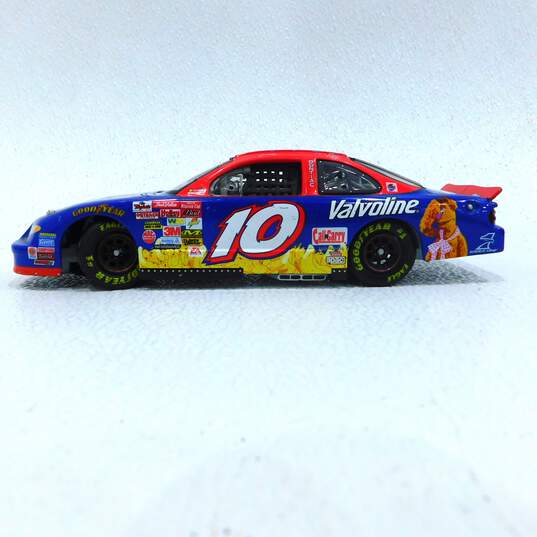 1:24 Scale Johnny Benson #10 Valvoline Muppets 25th Anniversary Diecast Vehicle image number 1