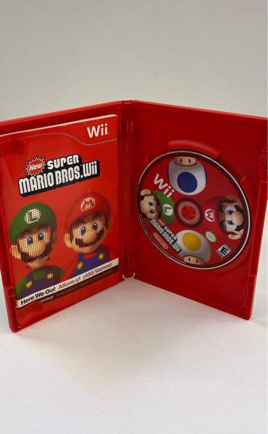 New Super Mario Bros Wii - Nintendo Wii image number 3