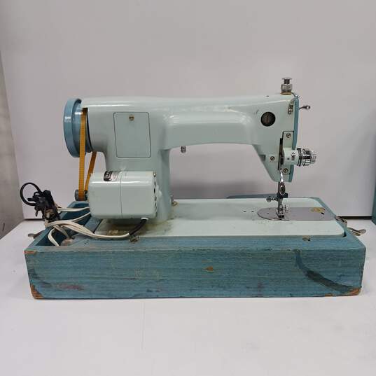 Vintage Brother Project 1361 Sewing Machine with Foot Pedal & Case image number 2