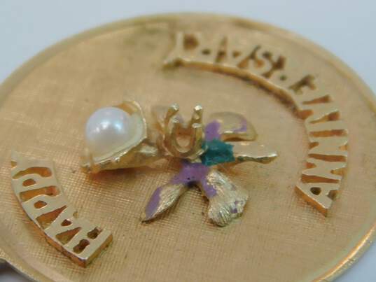 Vintage 14K Yellow Gold Floral Pearl Happy Anniversary Disc Charm Pendant 3.3g image number 2