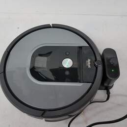 iRobot Roomba 960 Robotic Vacuum Cleaner w/ Charging Station Lot B