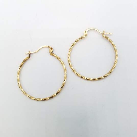 14K Gold Twist 1in Hoop Earrings 1.3g image number 4