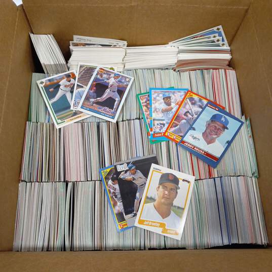 Bundle of Assorted Baseball Sports Cards image number 1