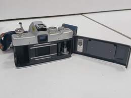 Minolta SRT201 SLR Film Camera w/ Accessories alternative image