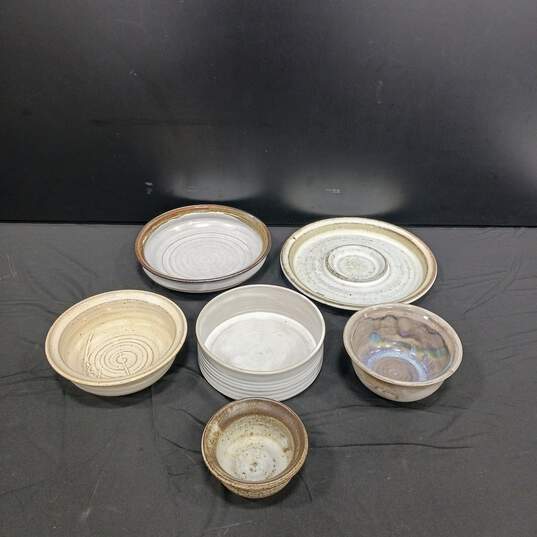 Bundle of 5 Assorted Stoneware Dishes image number 1
