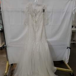 Da Vinci Long Sleeve Lace Zip Back Wedding Dress Size 16 alternative image