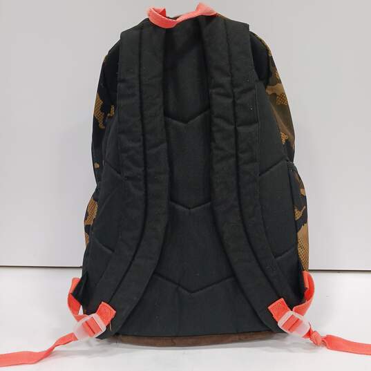 Trailmaker Classic Unisex Camo Backpack image number 2