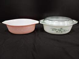 Lot of 5 Assorted Pyrex Mixing Bowls & Casserole Dishes alternative image