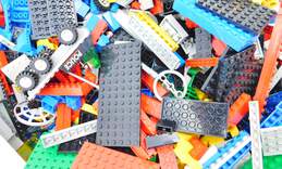 6.2 LBS Assorted VNTG LEGO Bulk Box alternative image