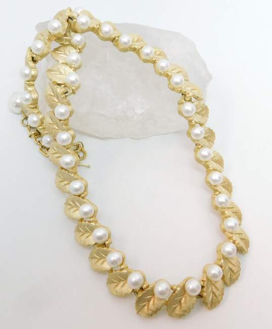 Vintage Crown Trifari Gold Tone Leaf & Faux Pearl Necklace 43.5g image number 3