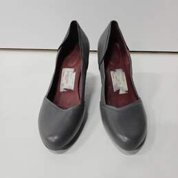Tsubo Women's Grey Leather Heels Size 11