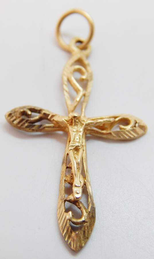 14K Yellow Gold Etched Crucifix Cross Pendant 1.9g image number 1