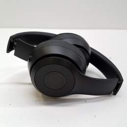Beats Solo3 Wireless Black Headphones alternative image