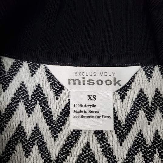 Misook WM's 100% Acrylic Black & White Korean Design Cardigan Size M image number 3