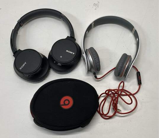 Assorted Audio Headphones Bundle Lot of 2 Beats Sony image number 1