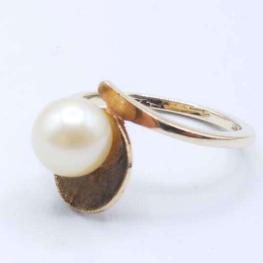 Vintage 10K Yellow Gold Pearl Ring Size 4 image number 7