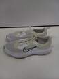 Nike Women's White Sneakers Size 8.5 image number 2