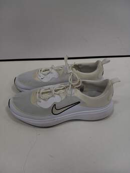 Nike Women's White Sneakers Size 8.5 alternative image