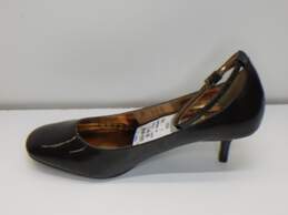 BCBG Women's Pump Heel Shoe Size 7B alternative image