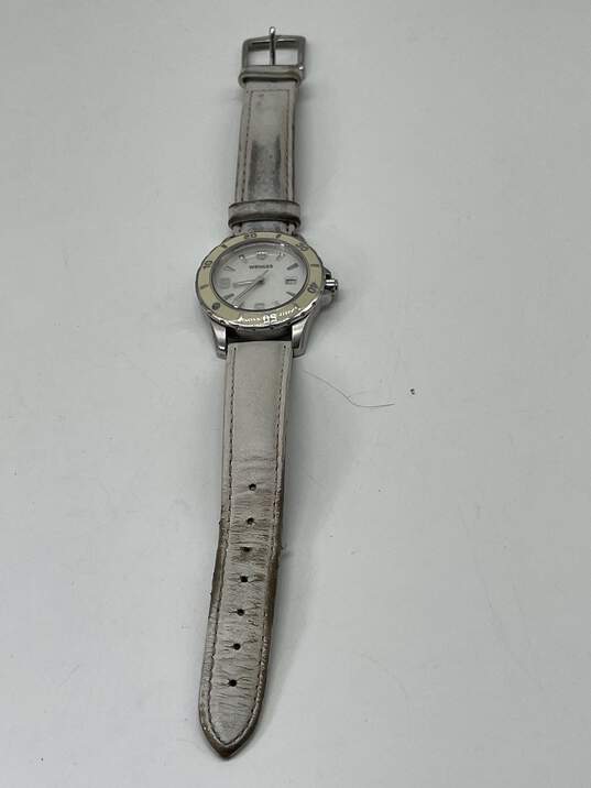 Authentic Womens 7838X/T Silver Round Shape Water Resistant Wristwatch image number 1