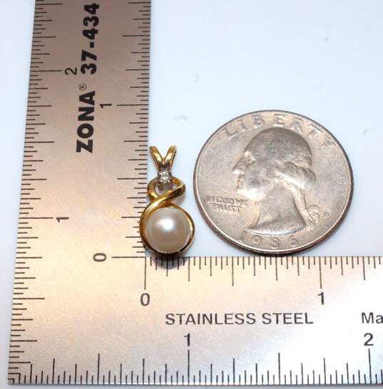 10K Yellow Gold Diamond Accent Pearl Pendant - 1.4g image number 3