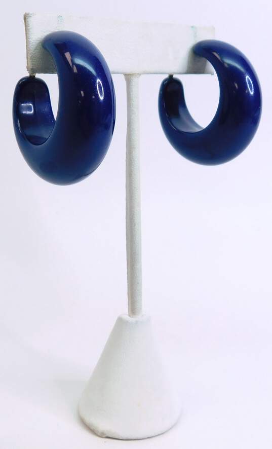 Vintage Crown Trifari Geometric Blue Lucite & Gold Tone Clip-On Hoop Earrings 15.6g image number 2