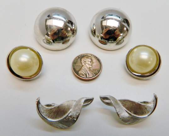 Vintage Crown Trifari Faux Pearl & Silver Tone Clip-On Earrings 43.1g image number 4