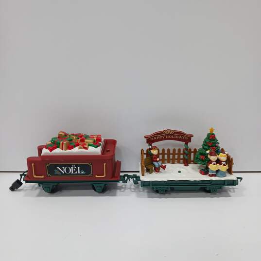 Radio Control North Pole Express Christmas Train Set w/Box image number 5