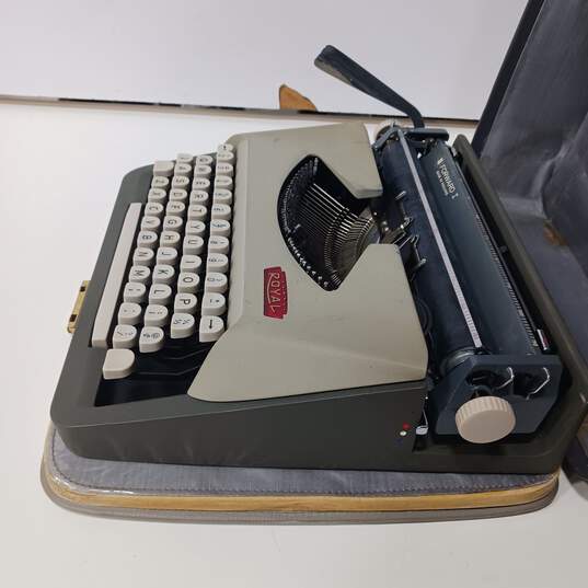 Vintage ROYAL Forward I Typewriter In Leather  Case image number 5