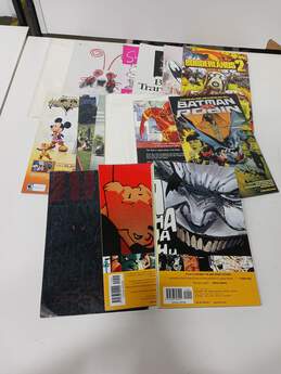 Bundle of 15 Assorted DC Comic Books alternative image