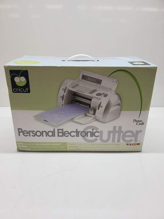 Cricut Personal Electronic Cutter Model CRV001 and Accessories Untested image number 2