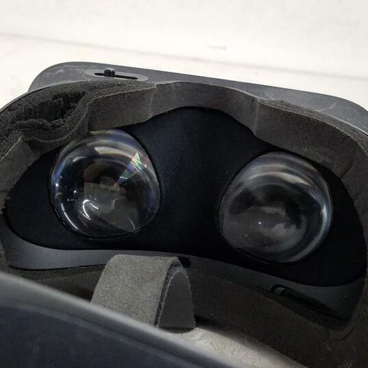 Oculus Rift CV1 VR Virtual Reality Headset + 2 Sensors image number 4